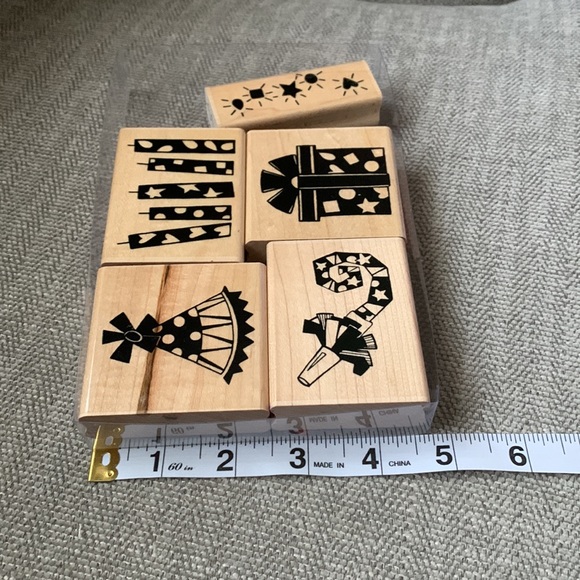 Party Favors S525 stamp set - Picture 2 of 7